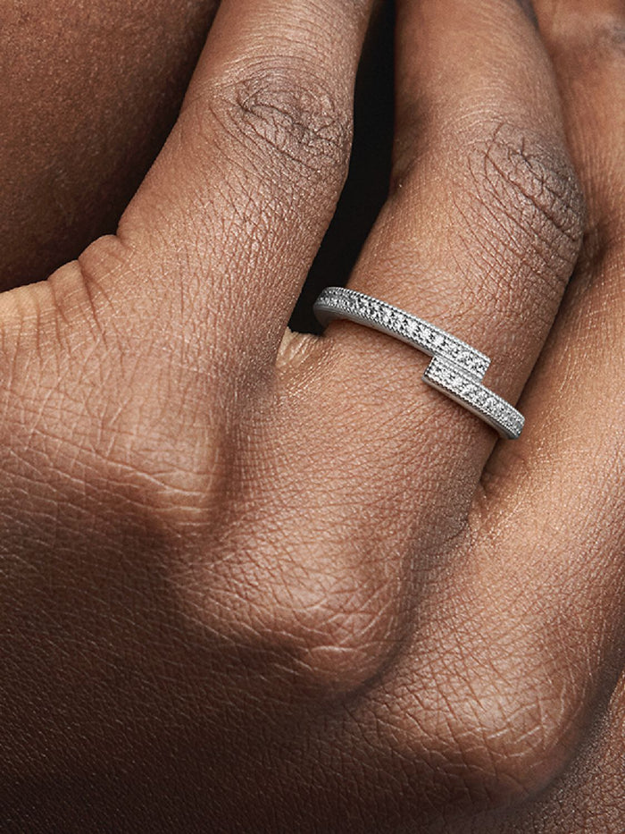 Sparkling Overlapping Ring
