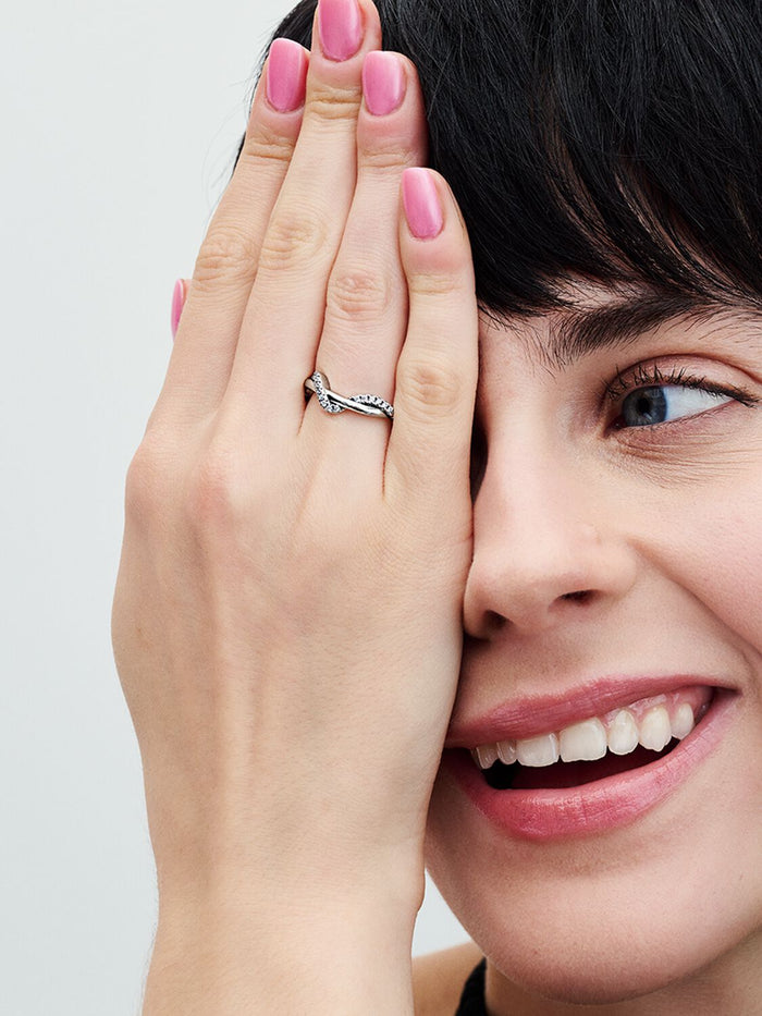 Sparkling Intertwined Silver Wave Ring