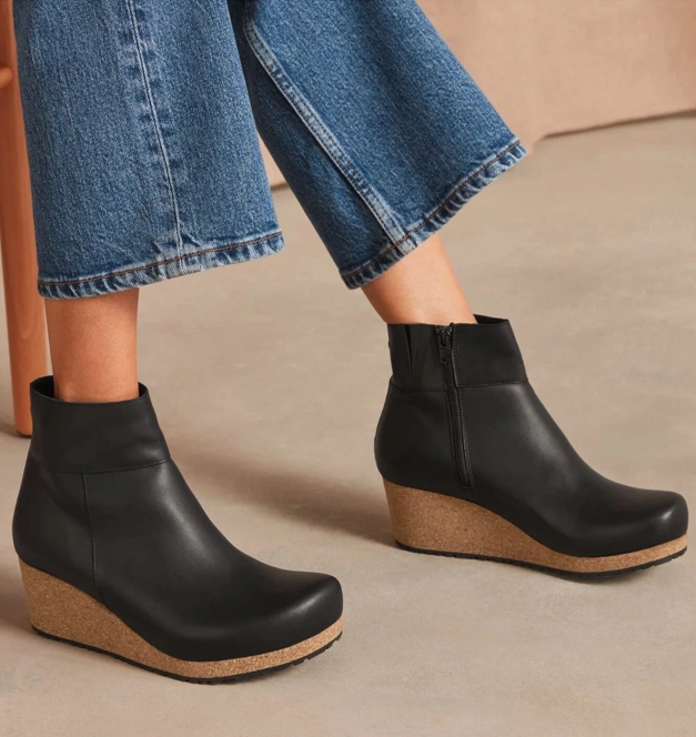 Ebba Leather Wedge Ankle Boot - Black (Medium/Narrow)