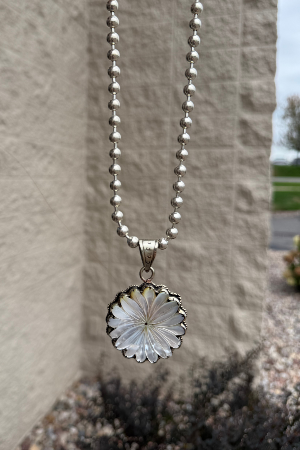 Mother of Pearl Daisy Necklace
