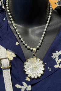 Mother of Pearl Daisy Necklace